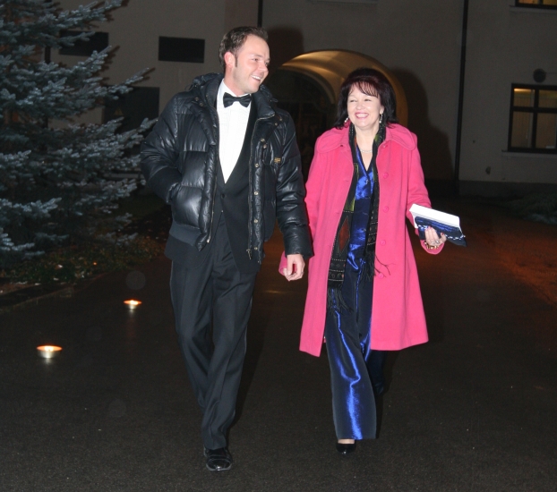 Lauris Reiniks pie prezidenta ierodas kopā ar savu smuko mammu (Bilde 1)