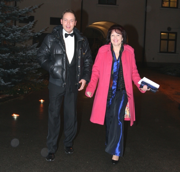Lauris Reiniks pie prezidenta ierodas kopā ar savu smuko mammu (Bilde 2)