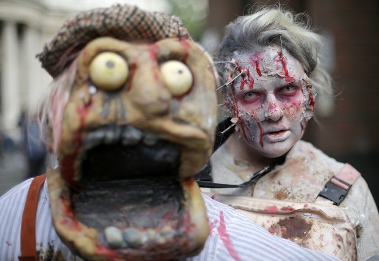 FOTO: Pasaules zombiju diena (Bilde 2)