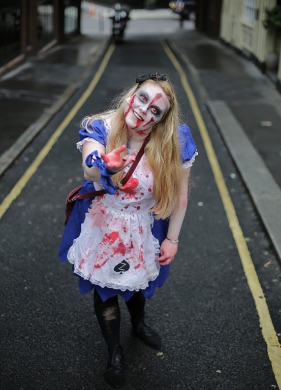 FOTO: Pasaules zombiju diena (Bilde 4)
