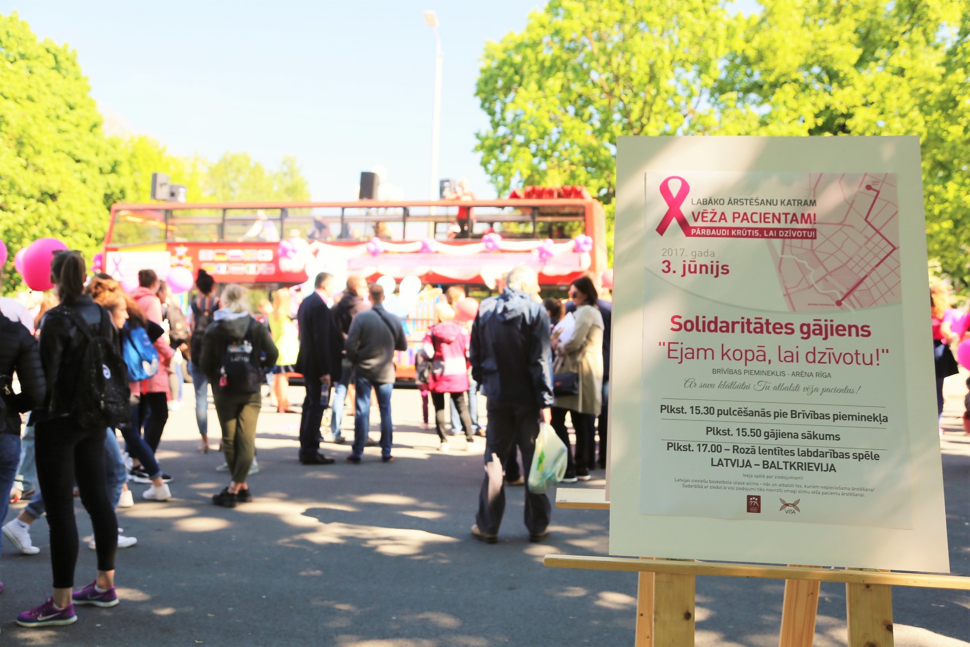 Solidaritātes gājiens vēža pacientu atbalstam pulcē ap 400 cilvēku (Bilde 2)