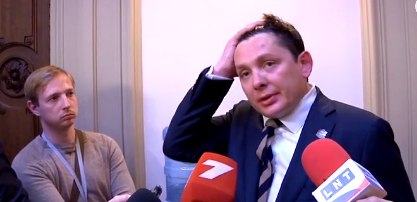 Ugunsgrēkā smagi cietis aktieris un Saeimas deputāts Artuss Kaimiņš  (Bilde 2)