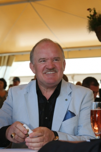 Pēc 40 gadu kopdzīves šķiras miljonārs Gerkens (Bilde 1)