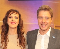 Nils Ušakovs pametis savu skaisto Jeļenu