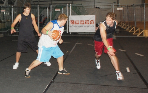 "Ghetto Basket Winter Edition" piedalās arī pusbrāļi FELDMAŅI (FOTO) (Bilde 4)
