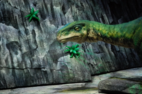 Dinozauri pārsteidzoši, dabiskā lielumā ieņēmuši "Arēnu Rīga" (FOTO) (Bilde 3)