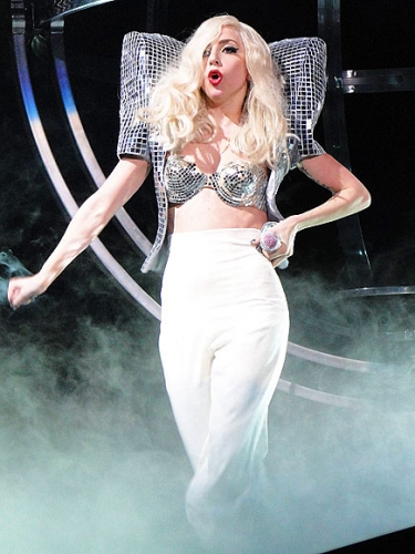 Lady GaGa ērmīgākie tērpi (Bilde 4)