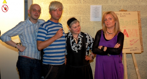 Skandalozi slavenajam frizierim Pēram jauna frizūra un draugs (FOTO)  (Bilde 4)