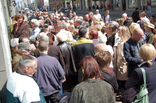 Grūtups jauno grāmatu pērk par savu naudu (FOTO) (Bilde 3)
