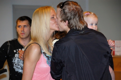 Kaspara SAULIEŠA sieva izklaidējas klubā (FOTO) (Bilde 1)