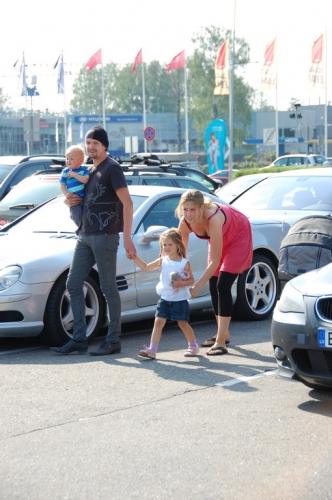 "Dzelzs vilks" dalībnieki atpūšas kopā ar bērniem (FOTO) (Bilde 1)