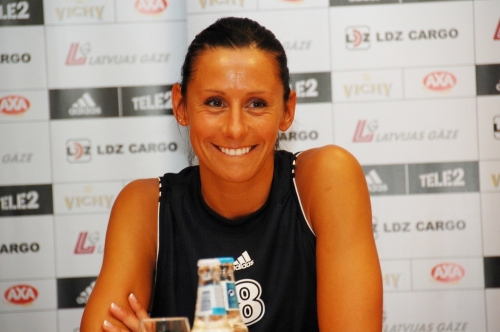 Basketboliste Gunta Baško nedomā precēties ar jauno draugu (FOTO) (Bilde 1)