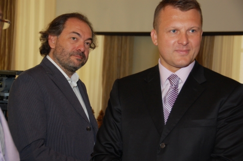 ŠLESERS klanās krieviem; Žurnālistus atstāj bez "banketa" (FOTO) (Bilde 1)