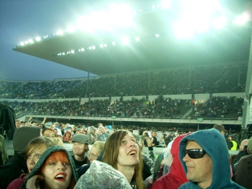 Emocionālo U2 koncertu Somijā apmeklē tūkstošiem latviešu - SPECIĀLREPORTĀŽA (Bilde 3)