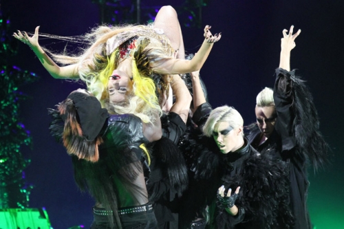 Lady GaGa asiņainais koncerts; pasaulē 1. supermodele šokā par viņas uzstāšanos (Bilde 1)
