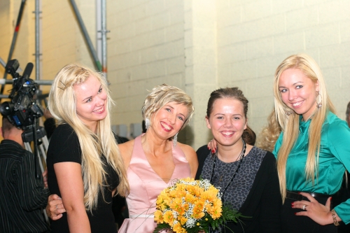 Seksapīlā Andra Strauss VIPiem atklāj savu vecumu un parāda savas meitas (FOTO) (Bilde 1)