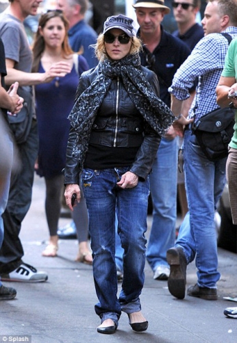 Madonna tā novecojusi, ka viņu neatpazīst pat metro (FOTO) (Bilde 2)