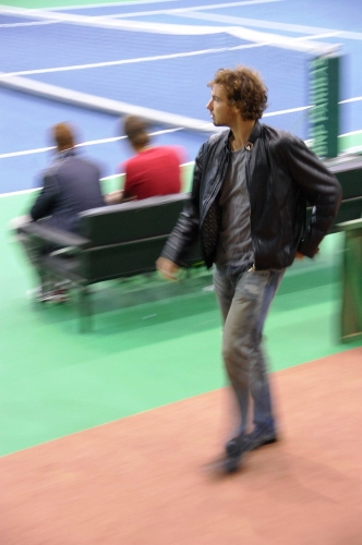 Ernests GULBIS nedēļas nogalē rupji lamāsies un lauzīs tenisa raketes (FOTO) (Bilde 1)