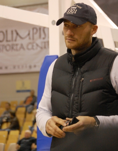 Guntas Baško līgavainis basketbolu skatās viens (FOTO) (Bilde 3)