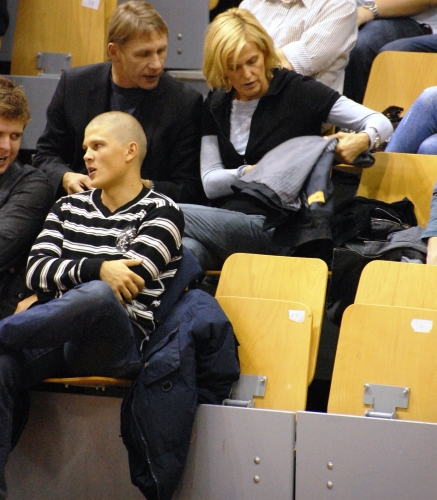 Ināra SLUCKA kopā ar pielūdzēju fano par basketbolu (pārīšaFOTO) (Bilde 4)