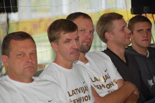 Basketbola "vectētiņš" Uvis Helmanis atlaidis bārdiņu (FOTO) (Bilde 1)