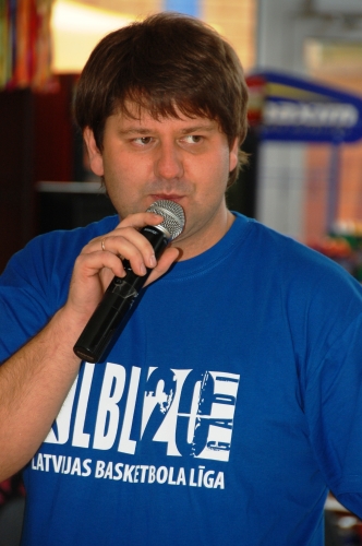 Basketbola "vectētiņš" Uvis Helmanis atlaidis bārdiņu (FOTO) (Bilde 2)