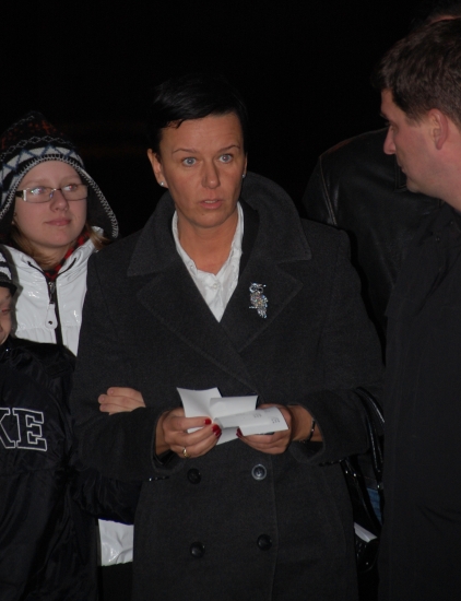 Linda Mūrniece atsakās no "bomža" piedāvātā ābola (FOTO) (Bilde 2)