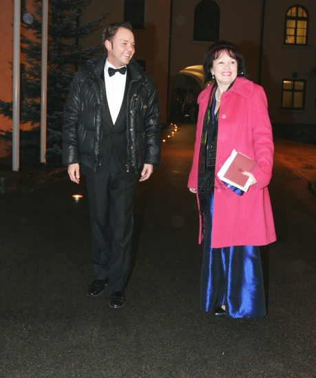 Lauris Reiniks pie prezidenta ierodas kopā ar savu smuko mammu (Bilde 4)