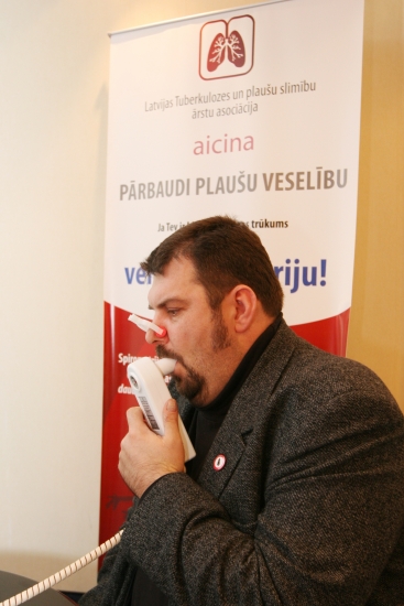 Juris Šteinbergs iepūtis pasaulē smieklīgākajā "alkometra" trubiņā  (Bilde 4)