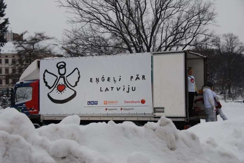 Akcijā „Eņģeļi pār Latviju” kopā mēs saziedojām 368 861 Ls (Bilde 1)
