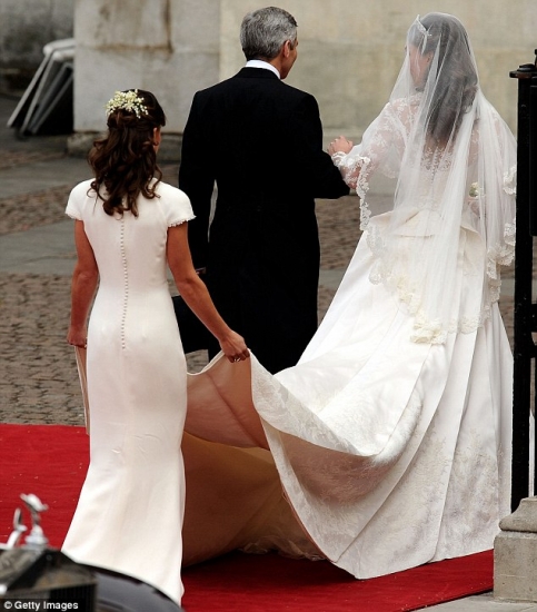 Keitas Midltones kāzu kleita izrādījies lēts pakaļdarinājums (FOTO) (Bilde 4)