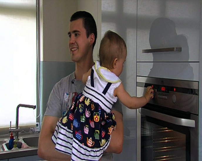 "Māmiņu klubs" brokastos pie hokejista Miķeļa Rēdliha (Bilde 2)