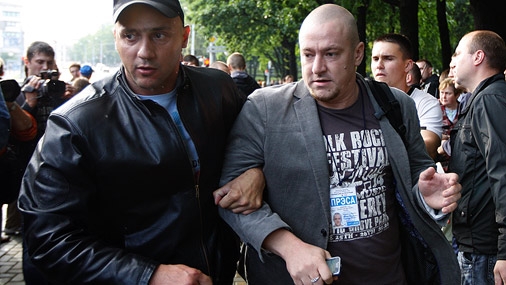 Latvijas Radio žurnālistu arestējuši "bandīti" treniņbiksēs - AIZTURĒŠANAS FOTO (Bilde 1)