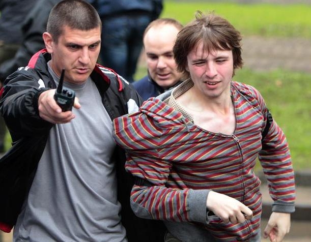 Latvijas Radio žurnālistu arestējuši "bandīti" treniņbiksēs - AIZTURĒŠANAS FOTO (Bilde 4)