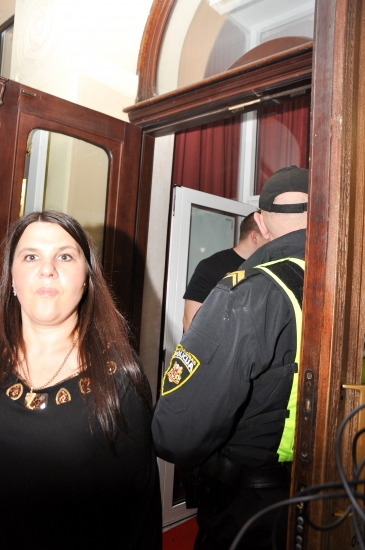 ELLAS draugs uz ballīti atbrauc ar velosipēdu; Drīz ierodas policija (FOTO) (Bilde 4)