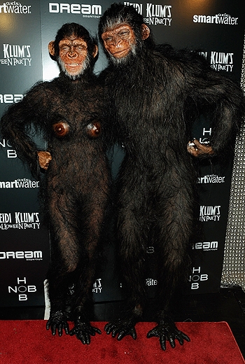 Heidija Kluma ar vīru iejutusies primātu ādā FOTO  (Bilde 4)