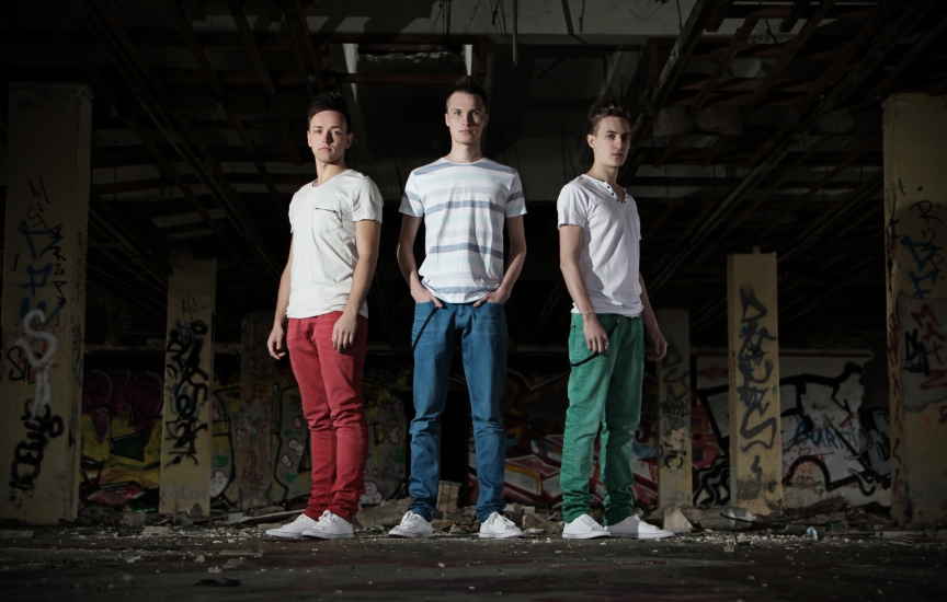 Debitē jauns boysbands - grupa MONO (Bilde 1)