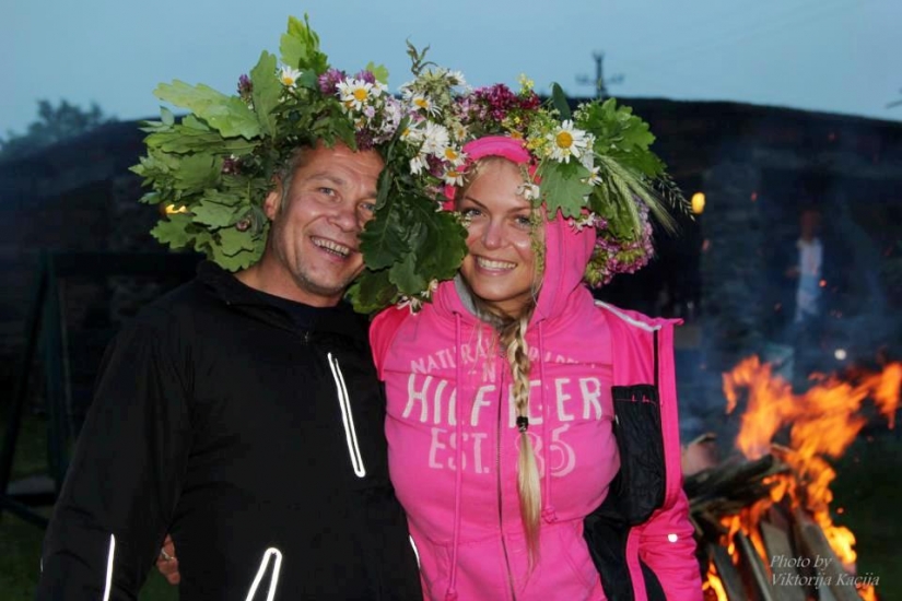 Natālija Tumševica līgojot priekšroku dod rozā krāsai (FOTO) (Bilde 1)