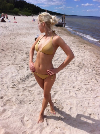 Māra Šlēziņa sievas seksīgais augums (BIKINI FOTO) (Bilde 2)