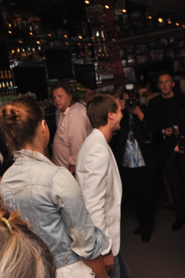 Nikolajs Puzikovs izved sabiedrībā meiteni (FOTO) (Bilde 1)