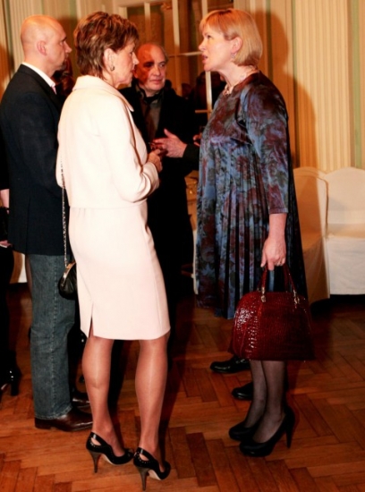 Kultūras ministre šokē ar grūtnieces kleitu (Bilde 3)