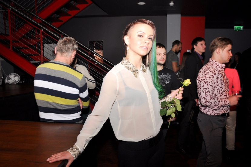 Šova "Pelnrušķīte" dalībniece Ieva Biteniece atkal maina izskatu  (Bilde 1)