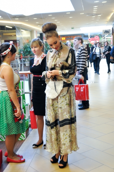 Anna ROZĪTE pārsteidz ar šiku mājsaimnieces stilu  (Bilde 3)