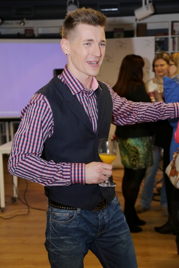 Liene Candy apmeklē popup jogas nodarbību (Bilde 4)