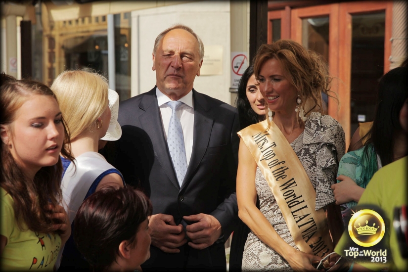 Skaistumkonkursa dalībnieces jūsmo par Latvijas prezidentu  (Bilde 4)