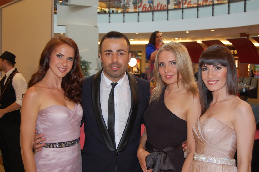 Roberto un meiteņu trio DisCats piedāvā jaunu dziesmu  (Bilde 1)