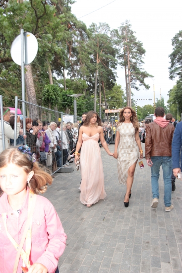 Seksapīlā Gabriēla Jaunajā Vilnī šokē ar atklāto tērpu - PIKANTI FOTO (Bilde 1)