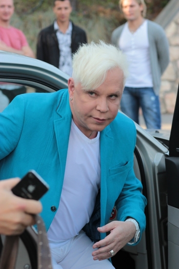 Jaunā Viļņa zvaigzne atņirdz savus Latvijā ieliktos zobus - FOTO (Bilde 1)