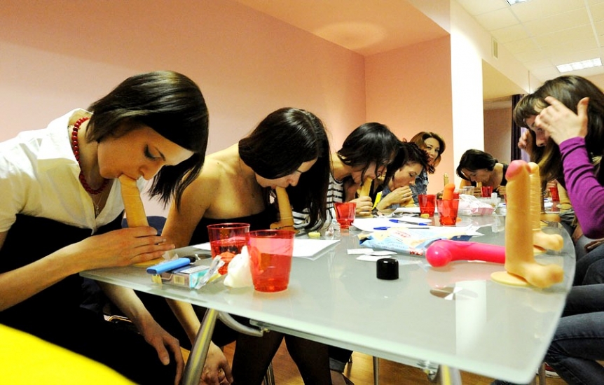 Lūk, apmācības kursi meitenēm, lai profesionāli un kvalitatīvi apgūtu orālā seksa gudrības EROTISKI FOTO 18+ (Bilde 1)
