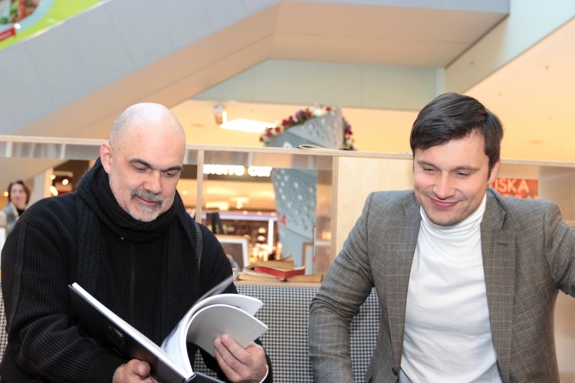 FOTO: Andris Bulis atklāj kinorežisora Māra Martinsona filmas uzņemšanā tapušu fotoizstādi (Bilde 1)